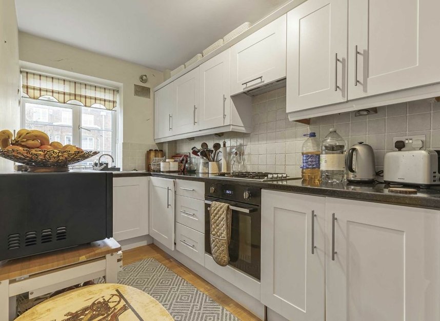 Properties to let in Sheen Court - TW10 5DQ view3