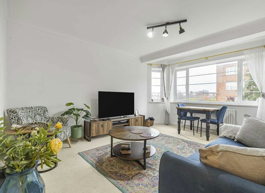 Properties to let in Sheen Court - TW10 5DQ view2