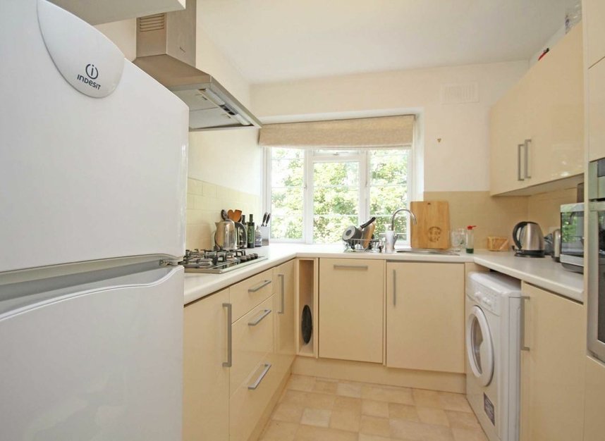 Properties to let in Sheen Court - TW10 5DH view3