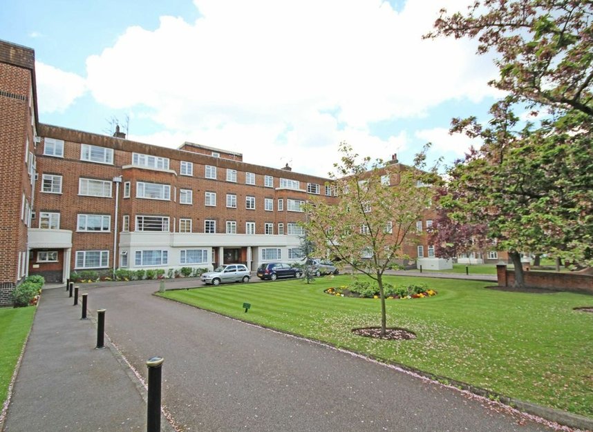 Properties to let in Sheen Court - TW10 5DH view1