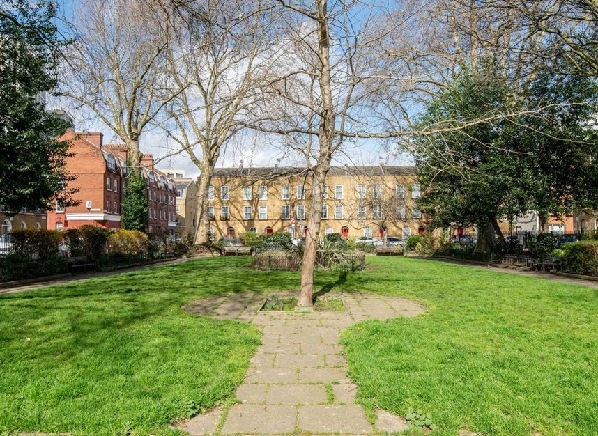 Properties let in Sidney Square - E1 2EY view18