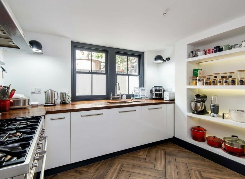 Properties let in Sidney Square - E1 2EY view3