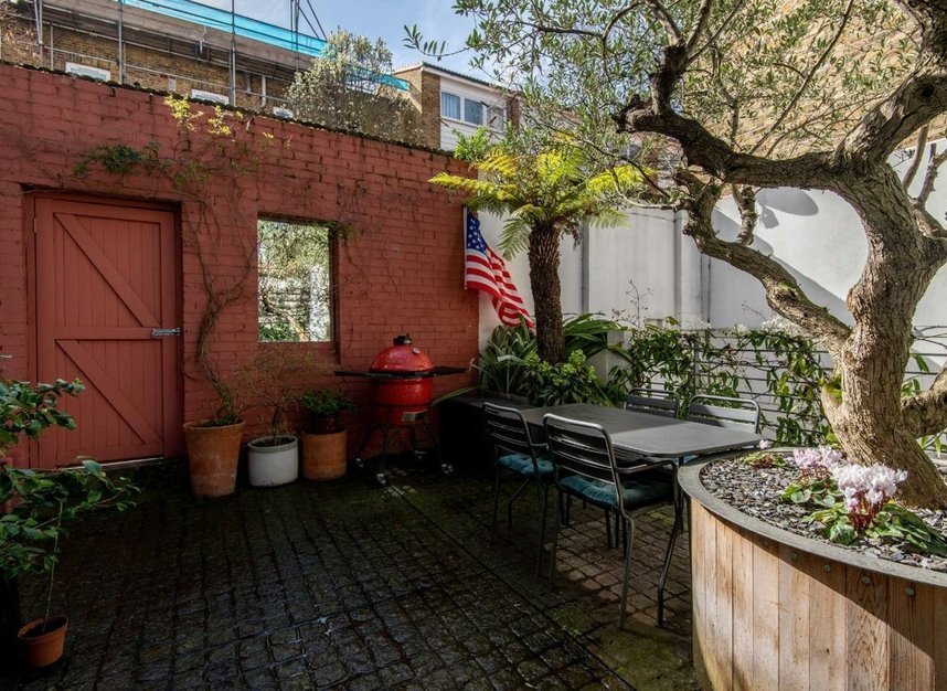 Properties let in Sidney Square - E1 2EY view16