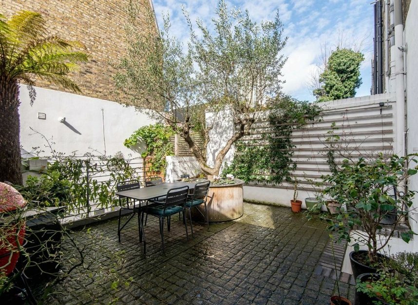 Properties let in Sidney Square - E1 2EY view17