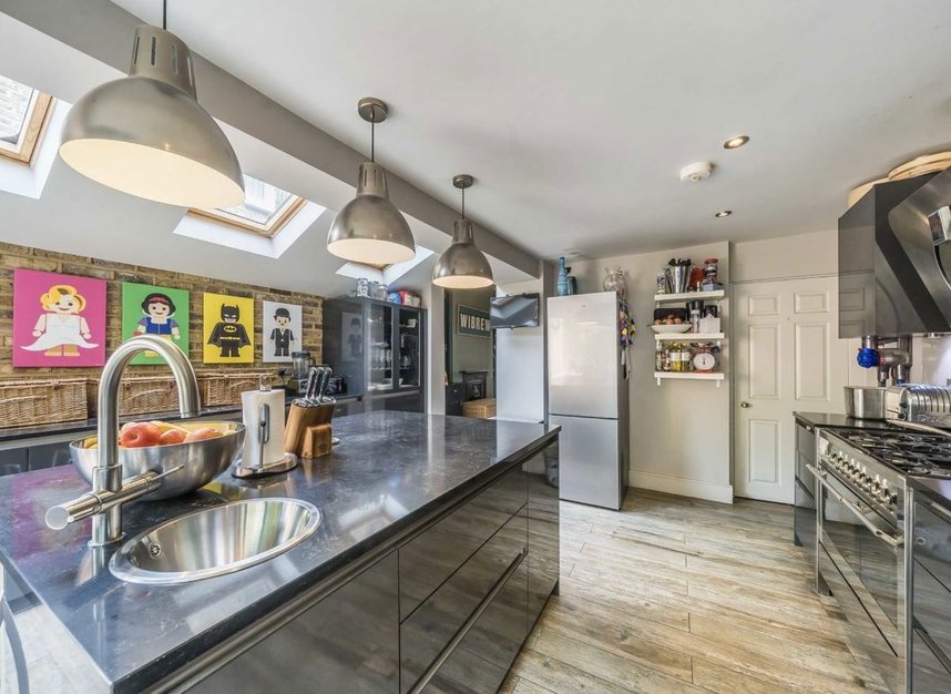 Properties to let in Southfields Road - SW18 1QN view4