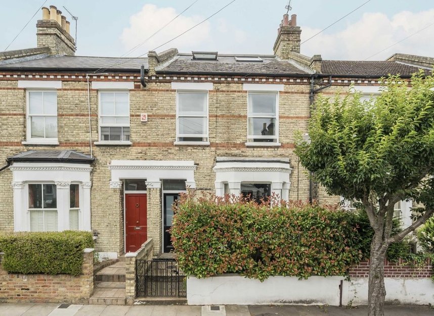 Properties to let in Southfields Road - SW18 1QN view1