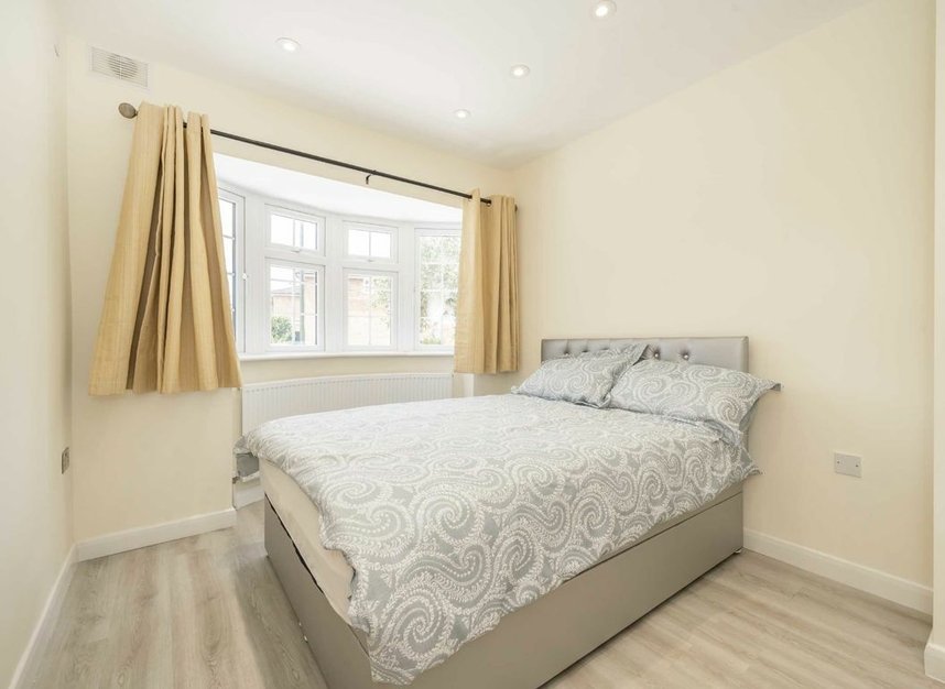 Properties let in Springfield Avenue - TW12 3DT view5