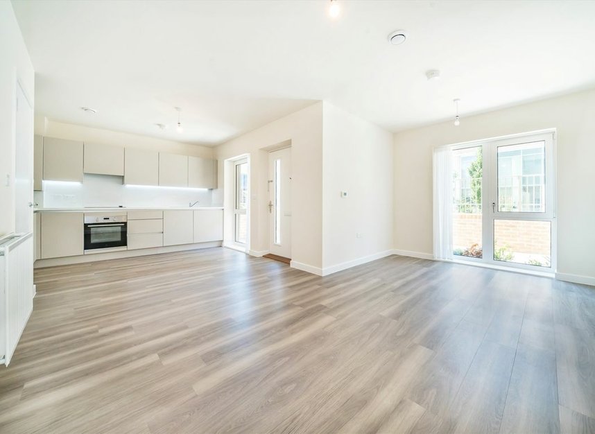 Properties let in Springfield Drive - SW17 0FB view3