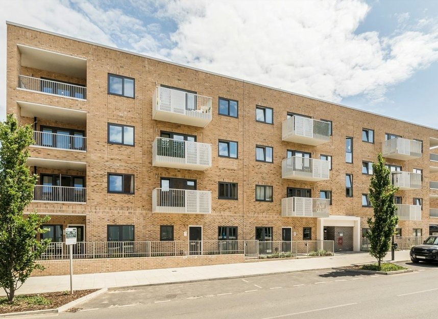 Properties let in Springfield Drive - SW17 0FB view1