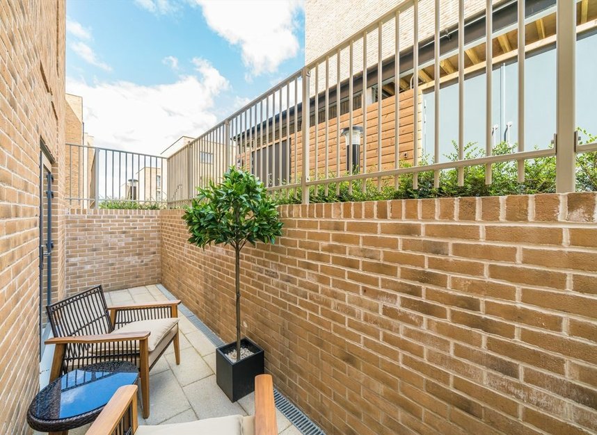 Properties let in Springfield Drive - SW17 0FB view7