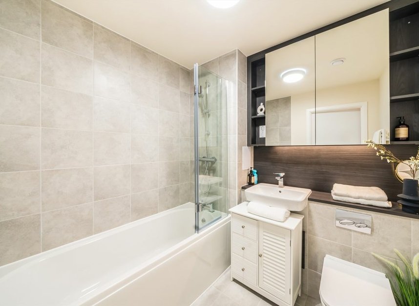 Properties let in Springfield Drive - SW17 0FB view5