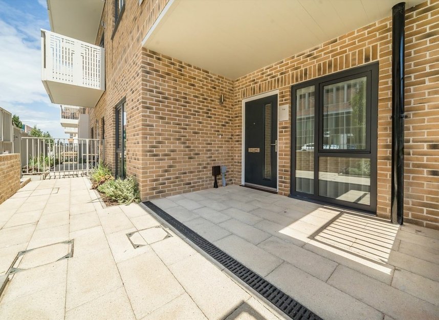 Properties let in Springfield Drive - SW17 0FB view2