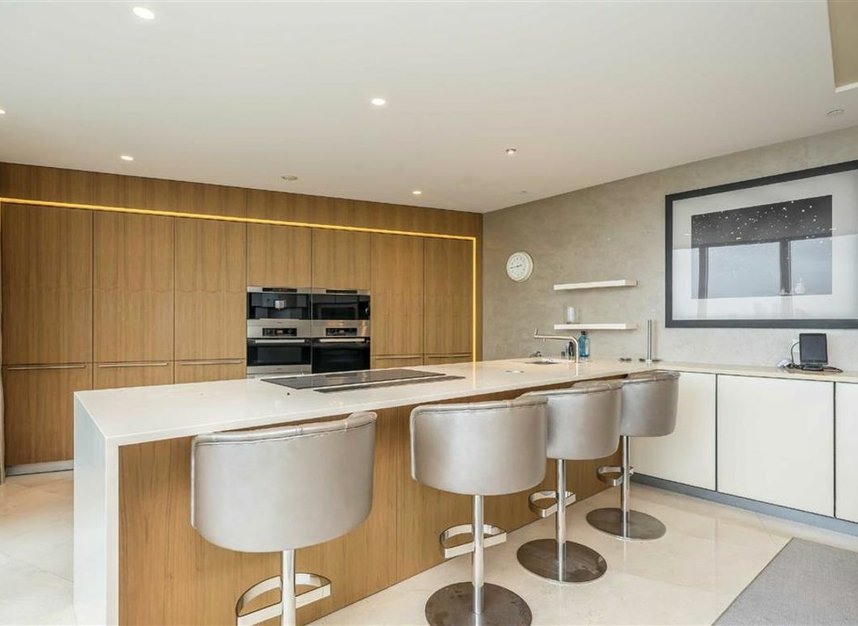 Properties to let in St. George Wharf - SW8 2BW view2