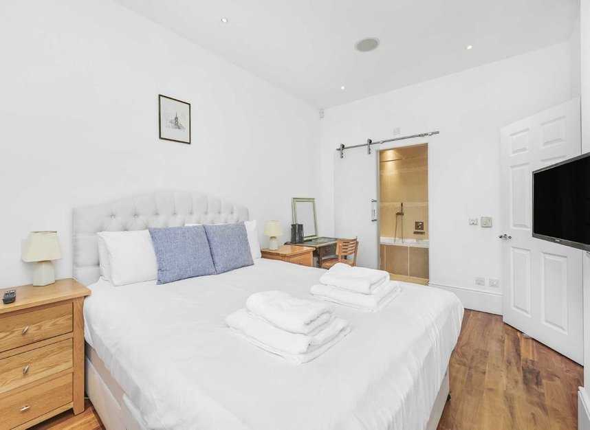 Properties to let in St. Georges Square - SW1V 3QP view5