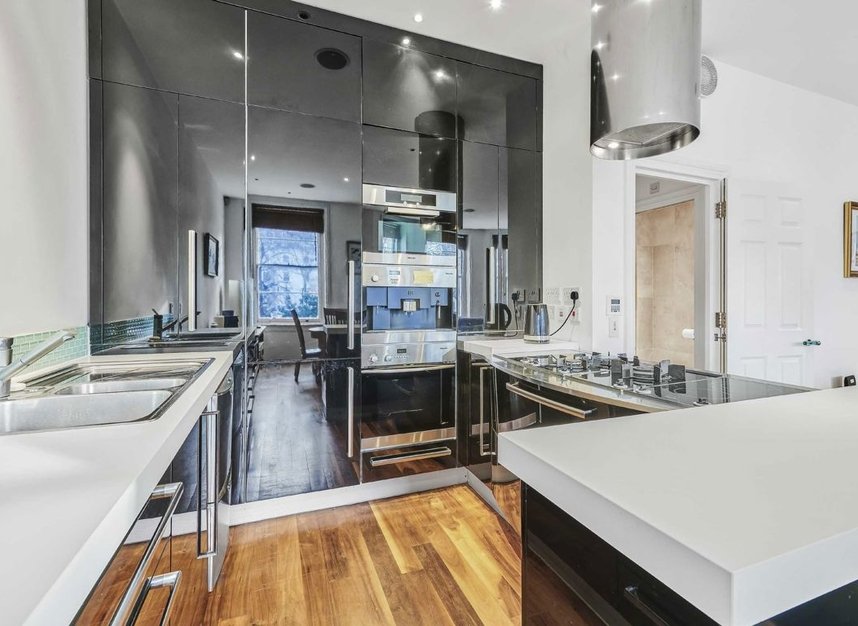 Properties to let in St. Georges Square - SW1V 3QP view4