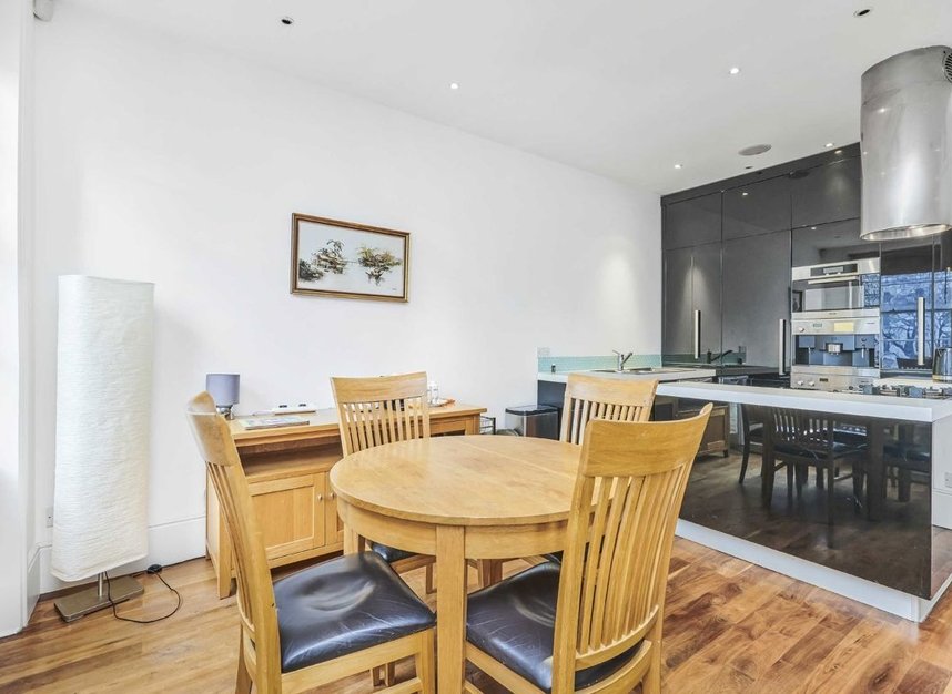 Properties to let in St. Georges Square - SW1V 3QP view3
