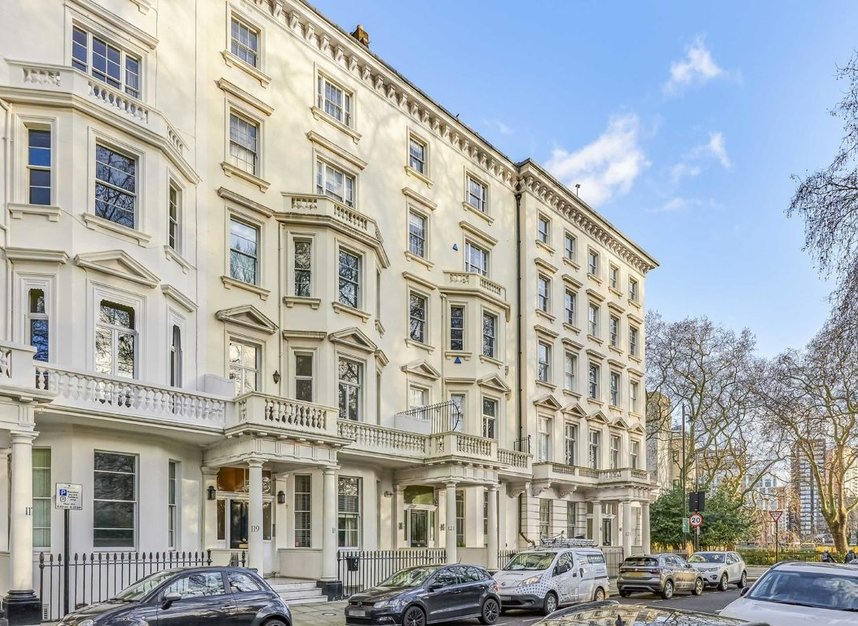 Properties to let in St. Georges Square - SW1V 3QP view1