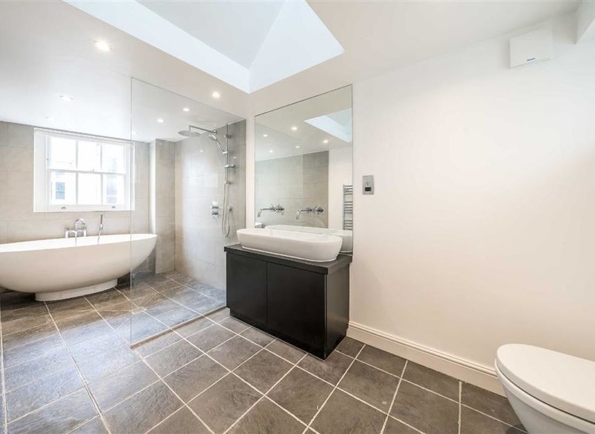 Properties to let in St. Martin's Lane - WC2N 4ER view8