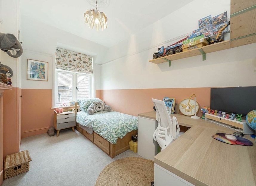 Properties to let in St. Peters Close - TW18 2ED view7