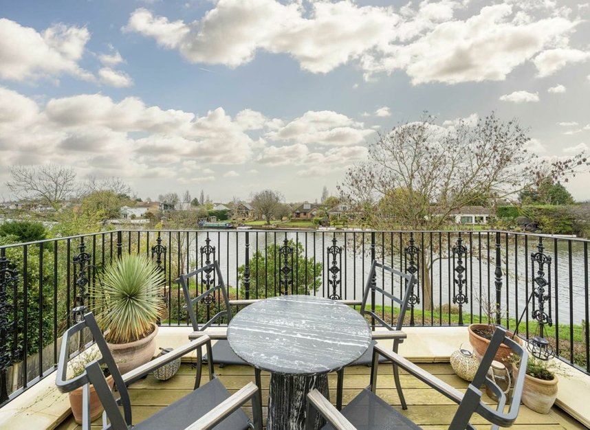 Properties to let in St. Peters Close - TW18 2ED view3