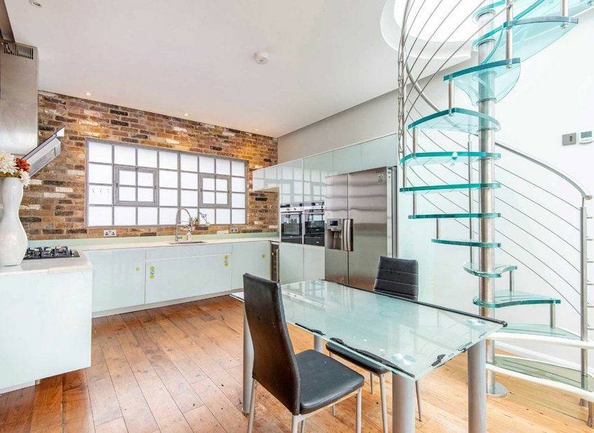 Properties let in Steels Lane - E1 0DP view2