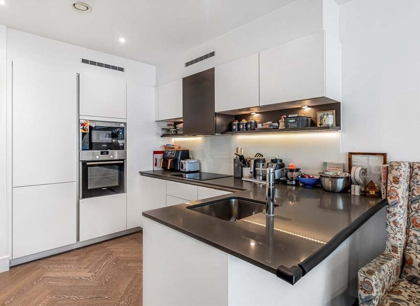 Properties to let in Sterling Way - N7 9HG view4