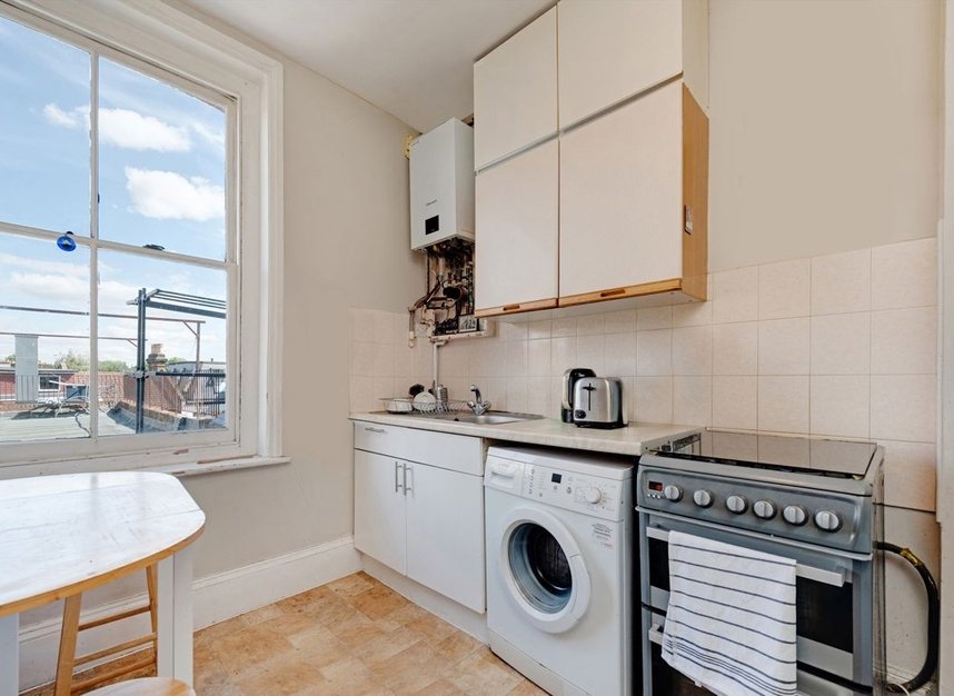 Properties to let in Stoke Newington High Street - N16 7NY view2