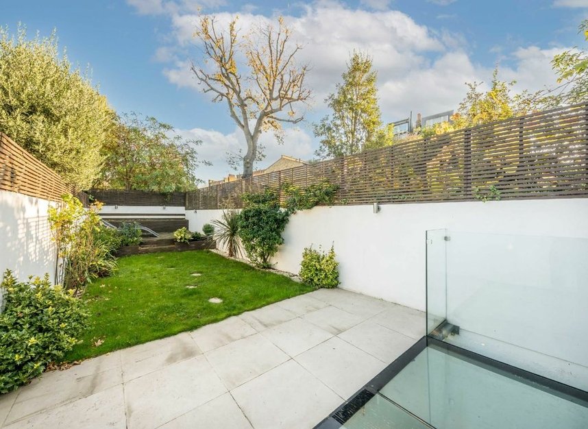 Properties let in Stokenchurch Street - SW6 3TS view9