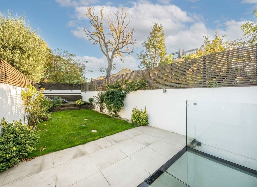 Properties let in Stokenchurch Street - SW6 3TS view9