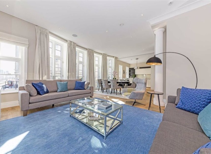 Properties to let in Strand - WC2R 0HS view1