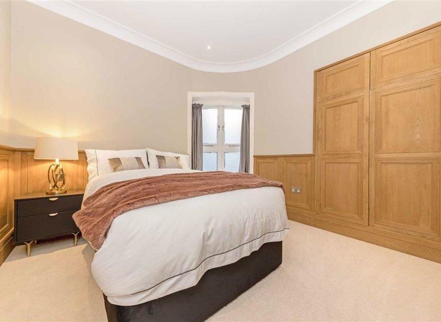 Properties to let in Strand - WC2R 0HS view8
