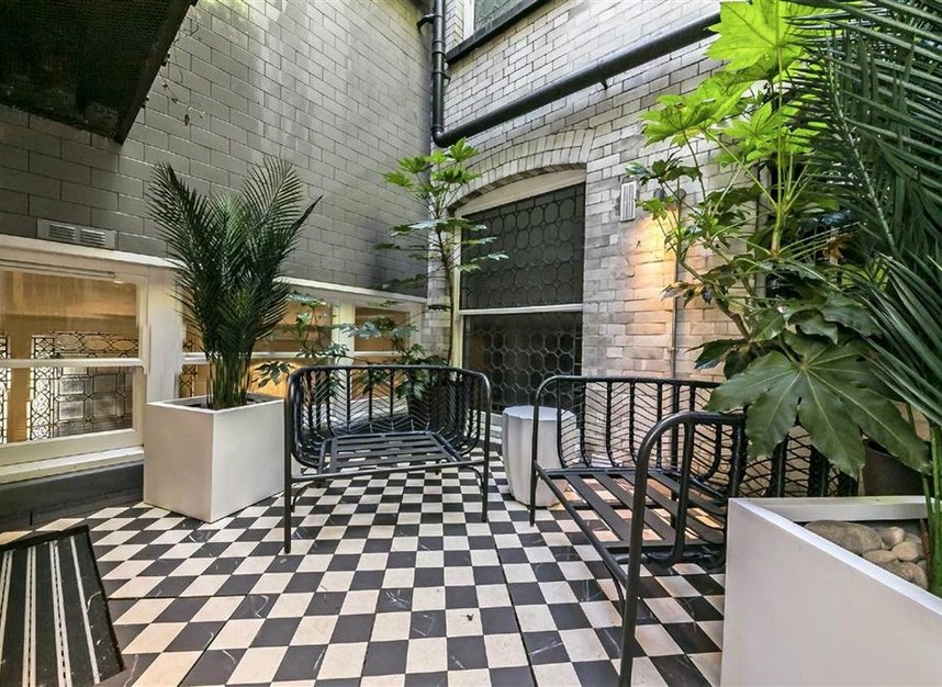 Properties to let in Strand - WC2R 0NR view6