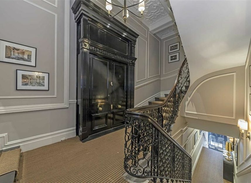 Properties to let in Strand - WC2R 0NR view5