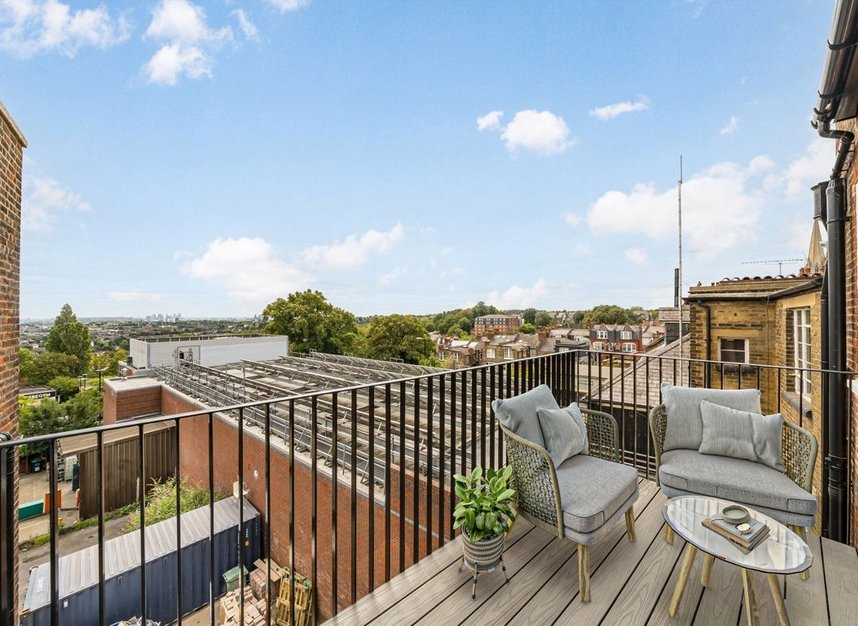 Properties let in Summerland Gardens - N10 3FD view8