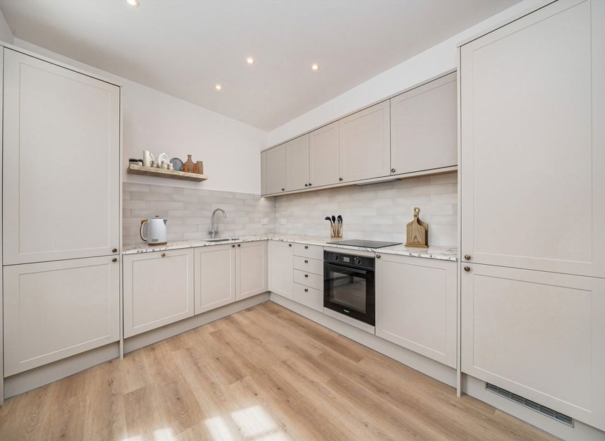 Properties let in Summerland Gardens - N10 3FD view2