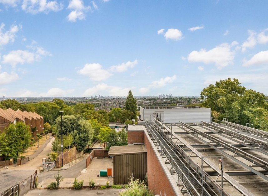 Properties let in Summerland Gardens - N10 3FD view9