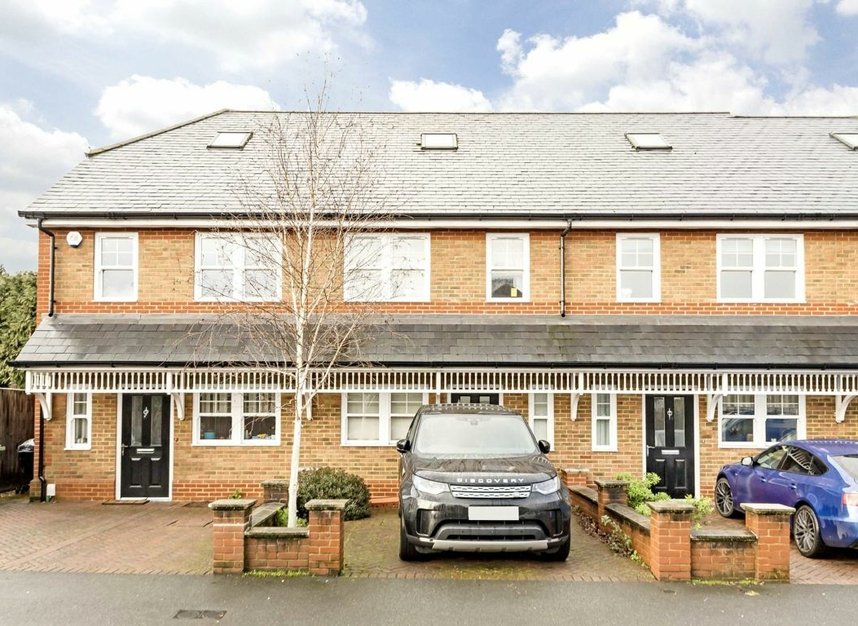 Sunbury Court Road