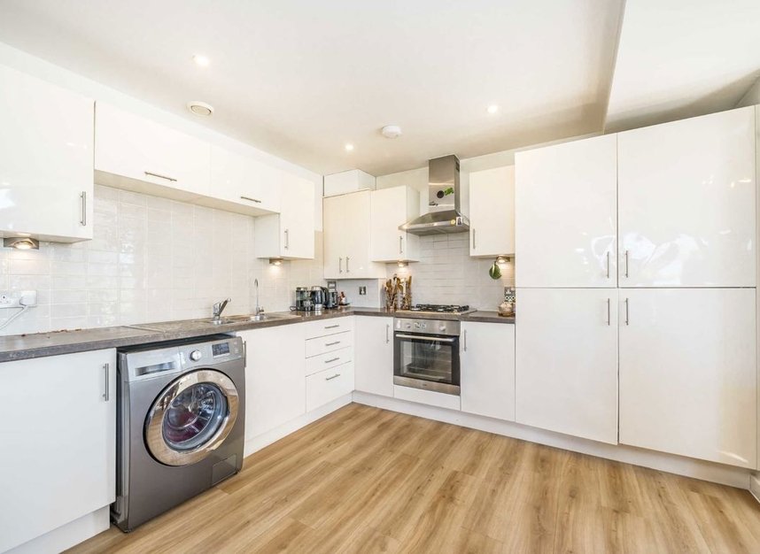 Properties to let in Tentelow Lane - UB2 4FD view4