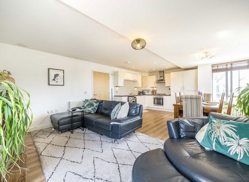 Properties to let in Tentelow Lane - UB2 4FD view2