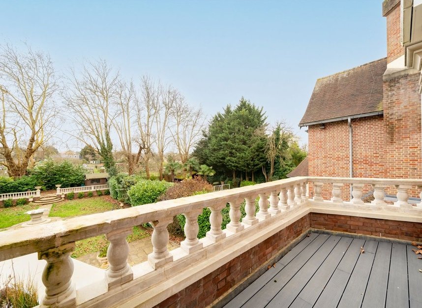Properties to let in The Bishops Avenue - N2 0AP view12