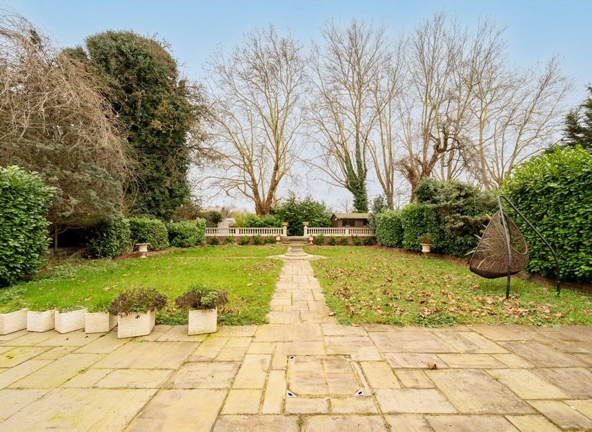 Properties to let in The Bishops Avenue - N2 0AP view8