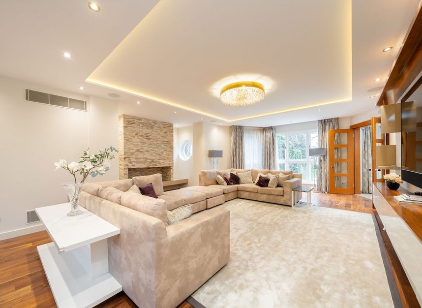 Properties to let in The Bishops Avenue - N2 0AP view2