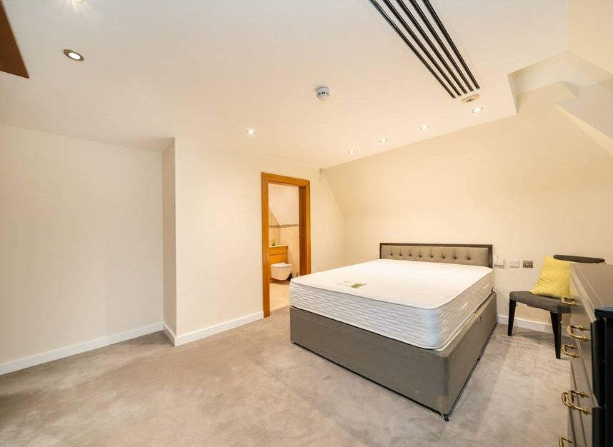 Properties to let in The Bishops Avenue - N2 0AP view11