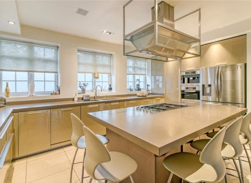 Properties to let in The Bishops Avenue - N2 0AP view8