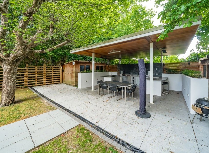 Properties to let in The Bishops Avenue - N2 0AP view14