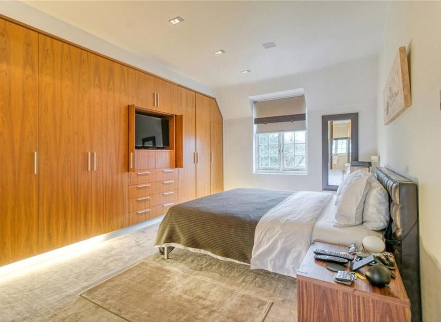 Properties to let in The Bishops Avenue - N2 0AP view10