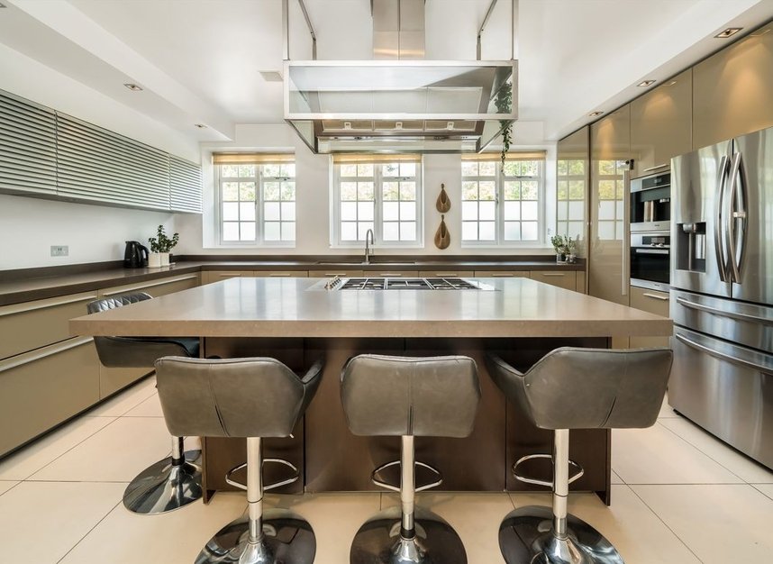 Properties to let in The Bishops Avenue - N2 0AP view9