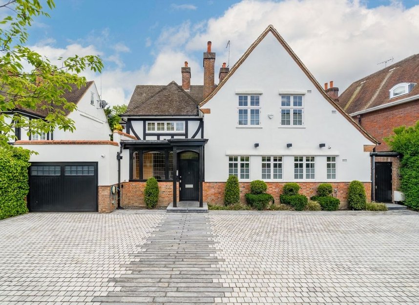 Properties to let in The Bishops Avenue - N2 0AP view1
