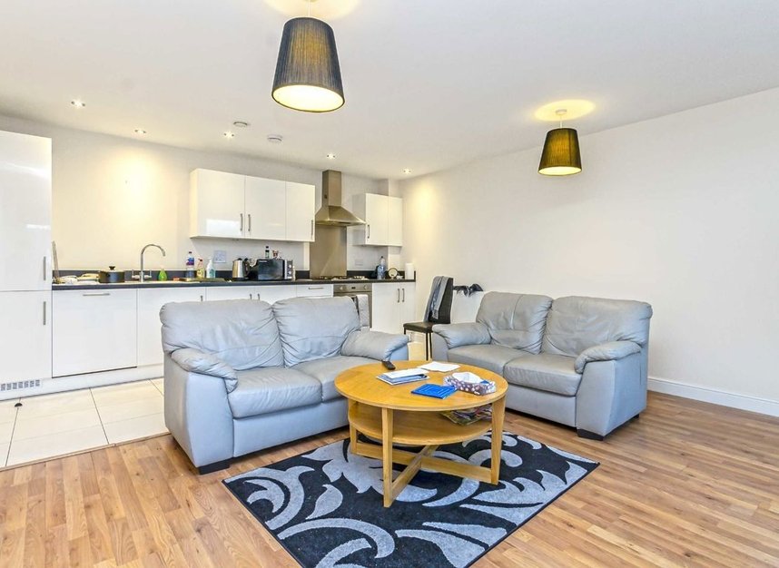 Properties to let in The Broadway - UB6 9FJ view2