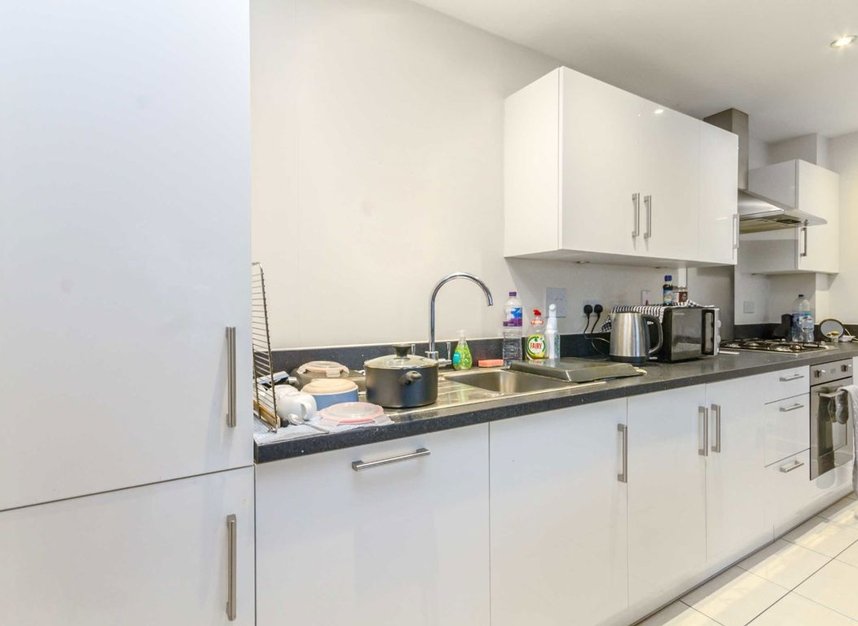 Properties to let in The Broadway - UB6 9FJ view3